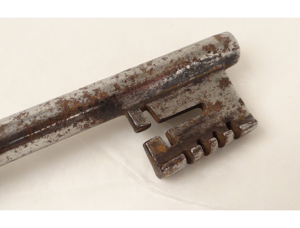 Clef old wrought iron ancient castle key eighteenth century Antiques de Laval