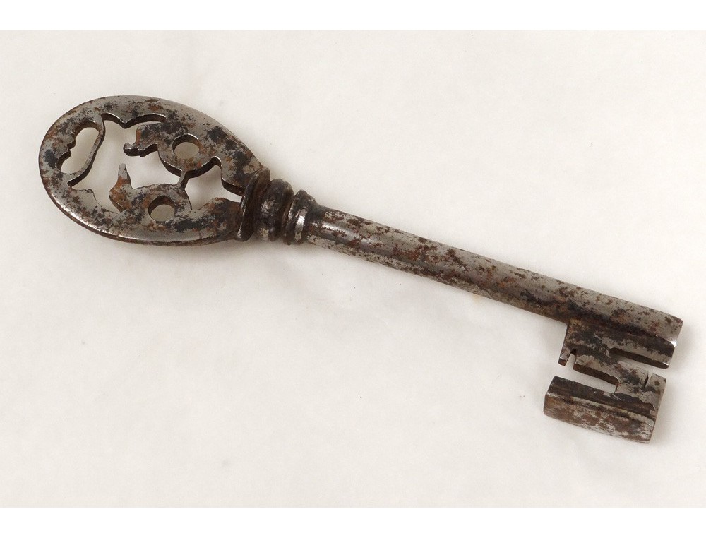 Clé clef ancienne fer château antique key XVIIIème siècle Antiques de Laval