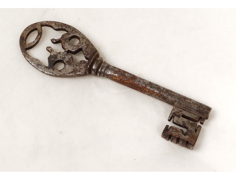 Clef old wrought iron ancient castle key eighteenth century Antiques de Laval