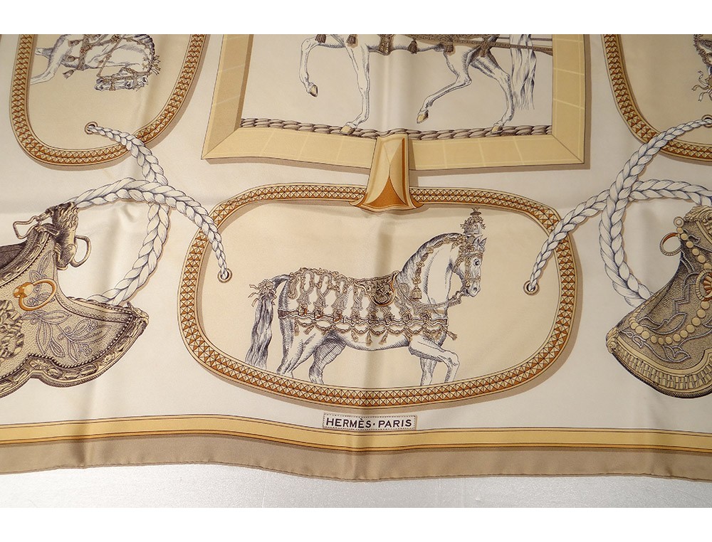 HERMES SCARF SILK CRM KARE 90 GRAND APPARAT HORSE IN FULL DRESSING