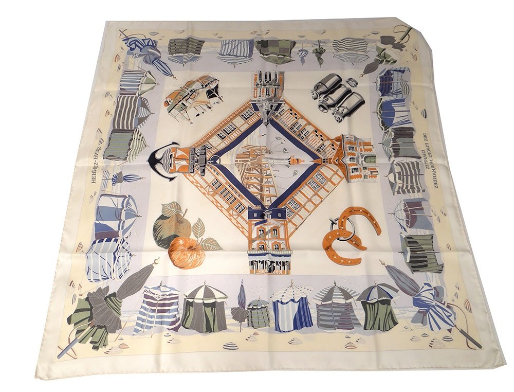 Foulard Hermès 90 Cm En Soie - Motif 'Coiffes Normandes' Multicolore - Occasion