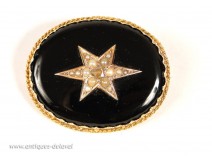 Brooch in 18k gold and jet stone, adorned with pearls and diamonds, nineteenth
