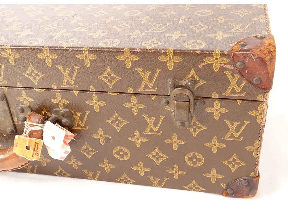 Sold at Auction: Louis Vuitton, Bisten, valise rigide Toile cirée