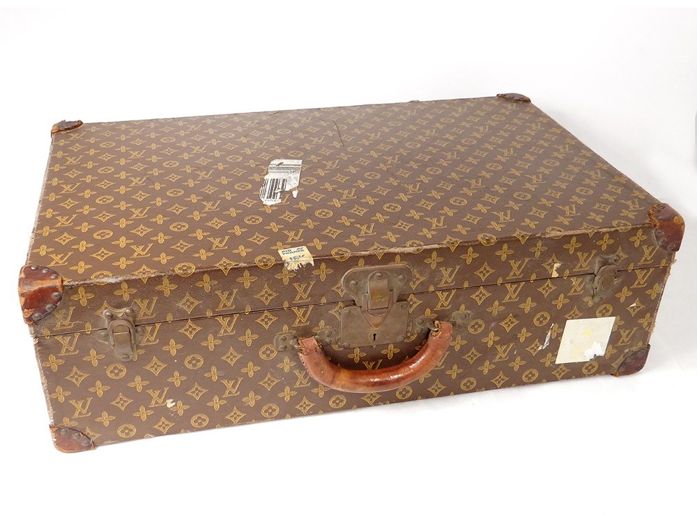 Sold at Auction: Louis Vuitton, Bisten, valise rigide Toile cirée