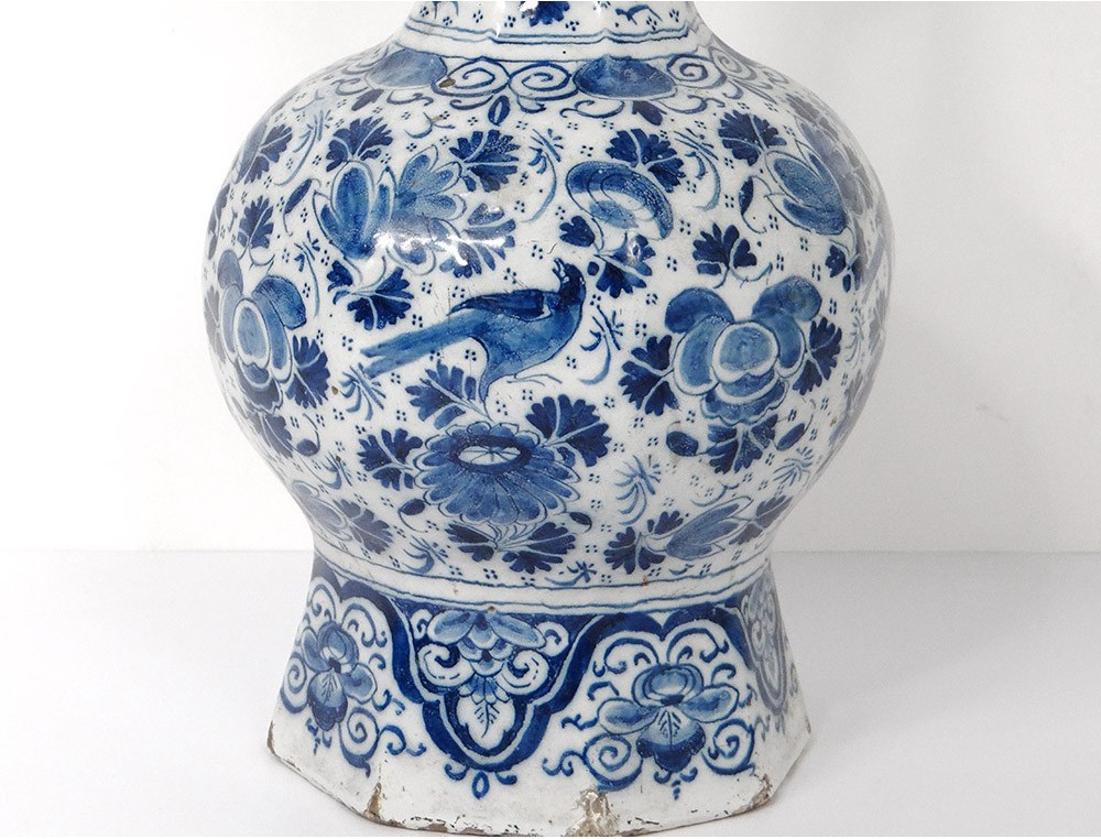 Vase-bouteille de Delft col à bulbe et pans coupés de Willem Kool début
