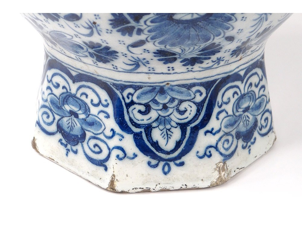 Vase En Faïence Bleu Et Blanc - Style Chinois Delft, Motifs Fleurs Et Feuillages