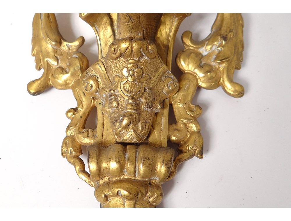 PAIRE D'APPLIQUES en bronze doré à deux bras de