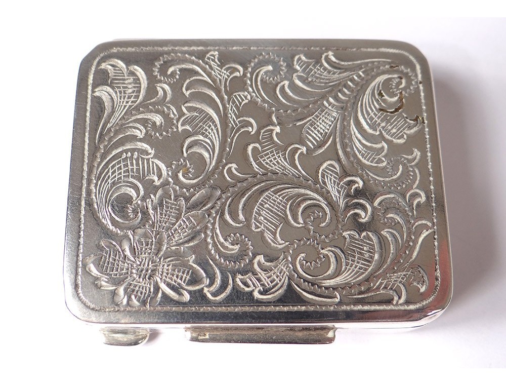 Jolie Petite Boîte à Pilules En Argent Avec Décor Floral - Vintage