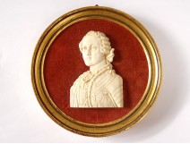 Miniature bas-relief ivory portrait Catherine de Medici Heckmann Paris 20th