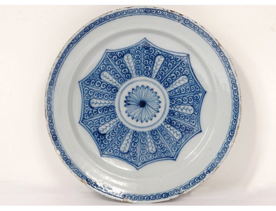 Plat En Faïence De Delft Du 17ème Siècle