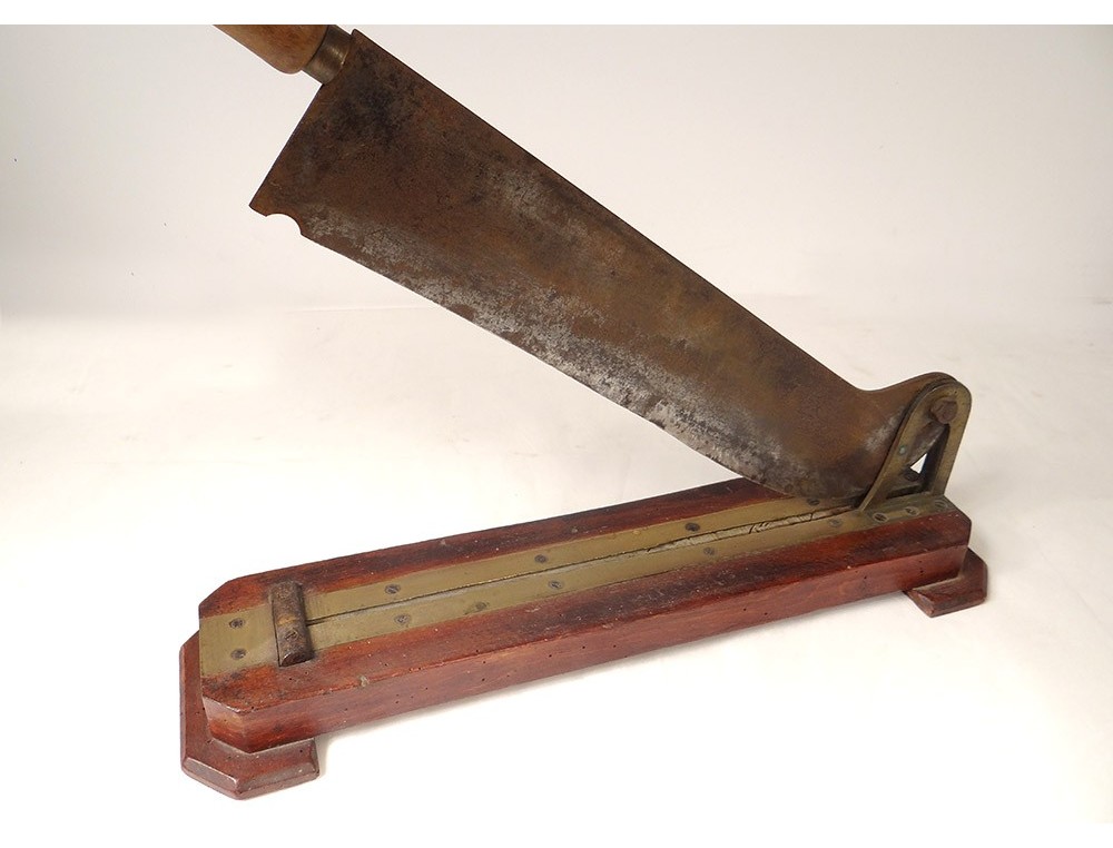 https://www.antiques-delaval.com/12257-111738-thickbox/cutter-old-bread-slicer-slicer-wood-brass-steel-nineteenth-century.jpg