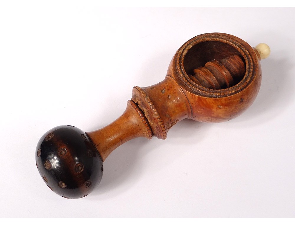 Vieux Casse-noix En Bois Sculpté - Tête Grotesque - Reproduction D'époque - Casse-noisette Décoratif