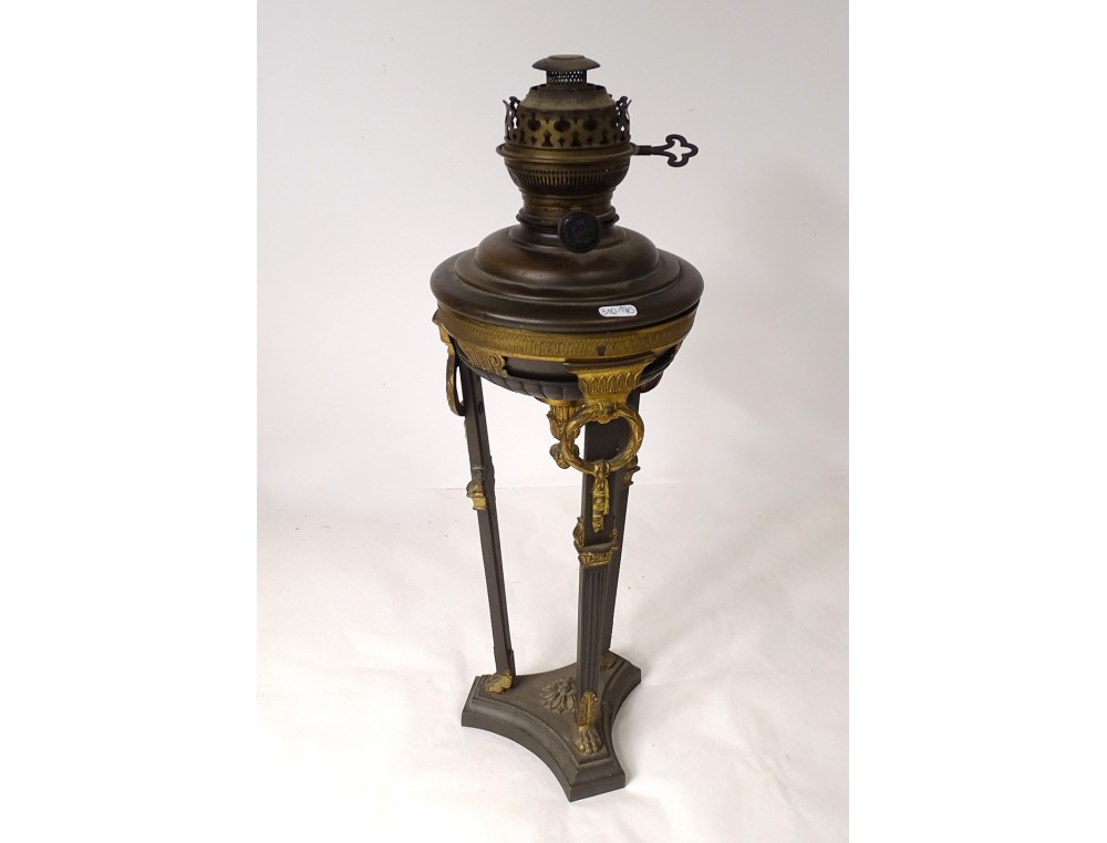 Lampe A Petrole Forme Athenienne Decor Noeuds Palmettes Epoque Xixeme