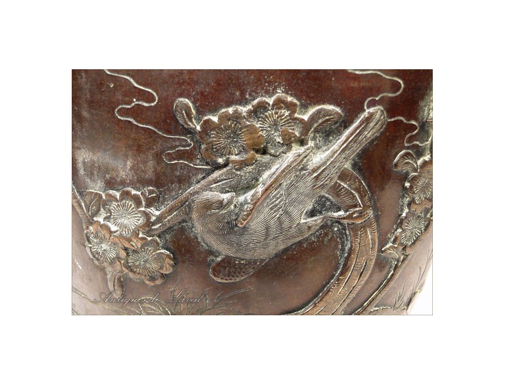 Bronze vase 19th China Vietnam Dragons Flowers