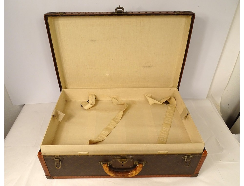 This Louis Vuitton monogrammed suitcase is type Alzer 65