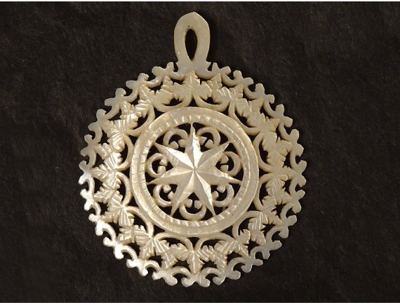Pendentif En Nacre Sculpté Ajouré étoile Feuillage XIXe Siècle - Occasion Vintage Français