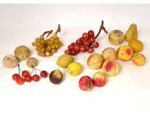 Set of 21 polychrome Carrara marble fruits, grapes, peaches, cherries, XIXth