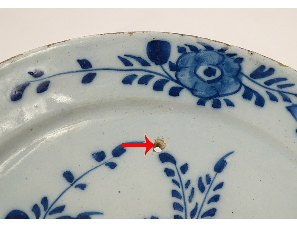 Assiette Delft , Décor Floral Bleu Sur Fond Blanc, XVIII S