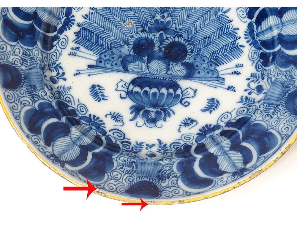 A Dutch Delft or Frankfurt 'Knobbel' vase Circa 1680-1700