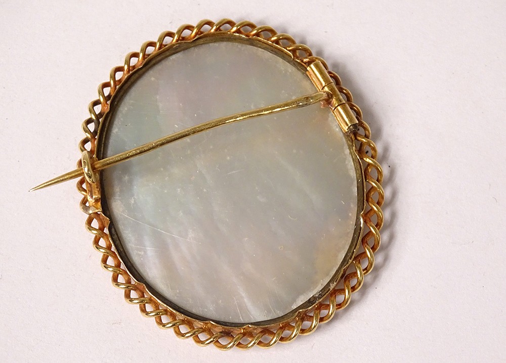 Broche Ancienne XVIIIe Siècle - Miniature Sur Nacre, Argent Massif Et Or, Perles, Occasion