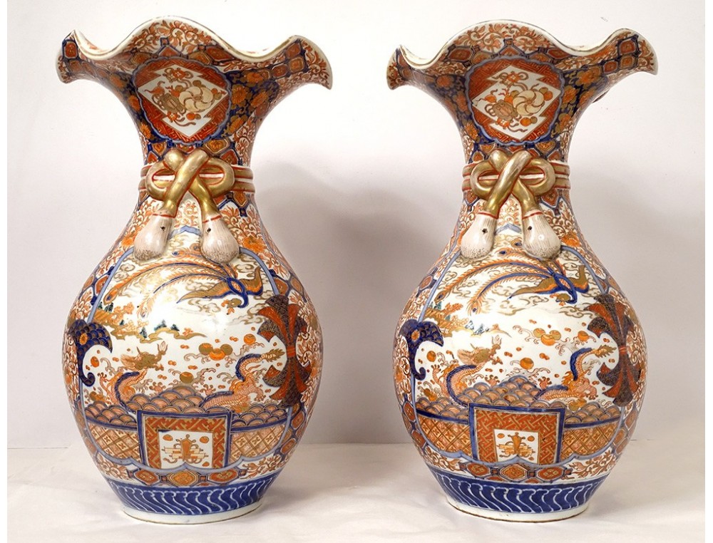 Vase émaillé décoré d'une paire de dragons, Japonais