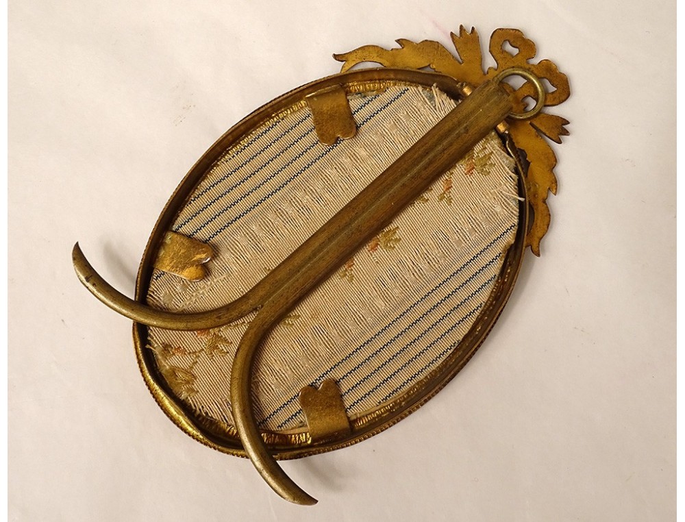 Broche Laiton Doré Ovale - Portrait De Femme Peint à La Main Et Signé - Occasion Bon état