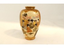 Small porcelain vase Satsuma Japan geisha characters signed 19th century