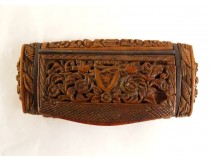 Corozo snuff box carved birds escutcheon Amour marine work XIXth century