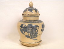 Pot-covered blue ceramic Chinese 18th
