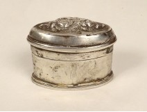 Boîte à fard ovale argent massif feuillage Chambéry Savoie XVIIIème siècle