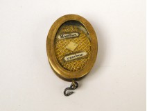 Reliquraire oval pendant gold metal Montfort ossibus 19th