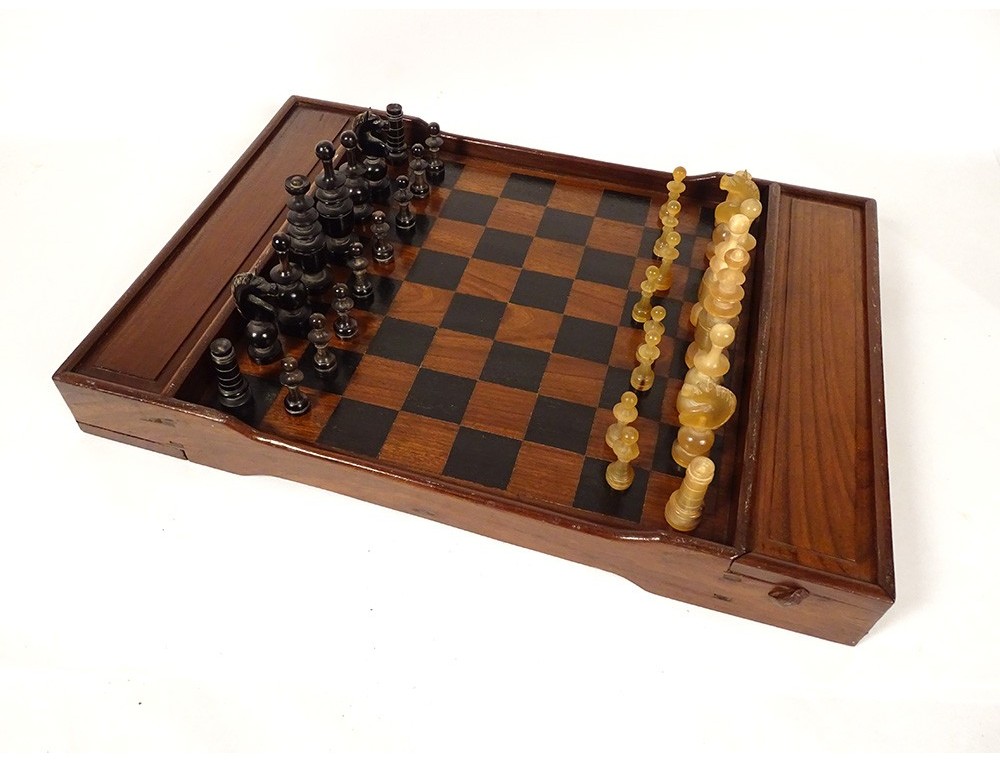 Jeu D'échecs Vintage Complet – Vietnam – Corne Et Nacre – Artisanat Bois