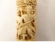 Etui cylindrique à message ivoire sculpté personnages Haute Epoque XVIème