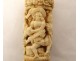 Etui cylindrique à message ivoire sculpté personnages Haute Epoque XVIème