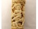 Etui cylindrique à message ivoire sculpté personnages Haute Epoque XVIème