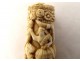 Etui cylindrique à message ivoire sculpté personnages Haute Epoque XVIème