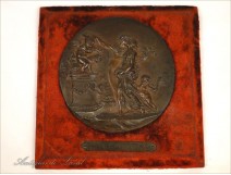 Antique bronze plate characters kiss cherubs 19th
