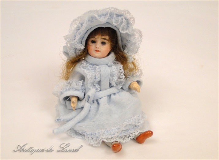 Très belle robe ancienne de poupée ancienne - Collection
