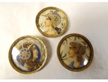 3 boutons miniatures déesses Athéna Aphrodite Artémis Art Nouveau XIXème