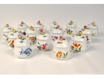 14 pots à crème porcelaine Meissen Allemagne fleurs pivoines bleuets XIXème