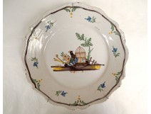 Assiette faïence Nevers personnage homme pont bateau paysage XVIIIè siècle