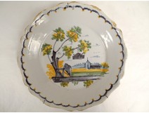 Assiette faïence Nevers personnage homme pont bateau paysage XVIIIè siècle