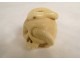 Okimono ivoire sculpté crâne Vanité serpent signé Sukeyuki Hida Meiji XIXè