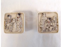 Paire boutons japonais ivoire sculpté personnages geishas Meiji Japon XIXè
