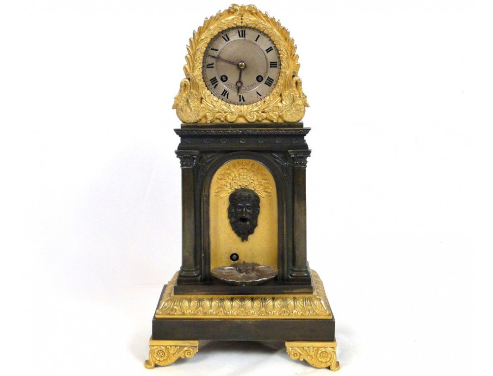Pendule ancienne en bronze doré, XIXème siècle