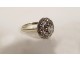 18 carat white gold daisy ring with eagle head diamonds PB 3.81gr 20th century