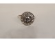 18 carat white gold daisy ring with eagle head diamonds PB 3.81gr 20th century