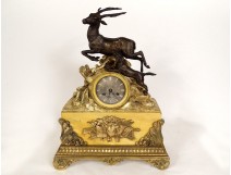 Pendule Restauration marbre Sienne bronze doré chasse courre cerf chien 19è