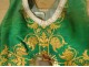 Chasuble de prêtre soie broderies fils d'or IHS croix fleurs XXème siècle