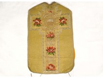 Chasuble de prêtre soie broderies fils or Agneau Pascal croix XIXè siècle